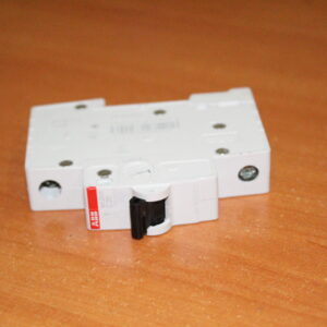 ABB: SH201T-C20 Interruptor de circuito miniatura 1P-C-20A ABB 2CDS231001R0204